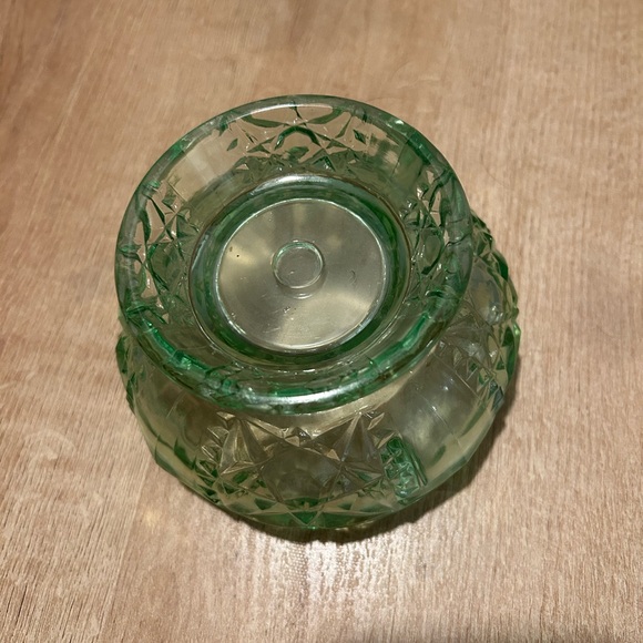 Green Glass Trinket Dish - Picture 6 of 8